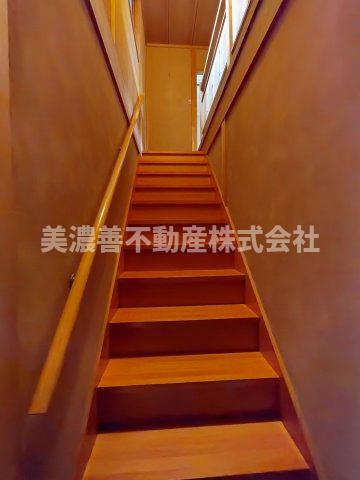 ６６０８２　岐阜市津島町中古戸建てのその他|階段