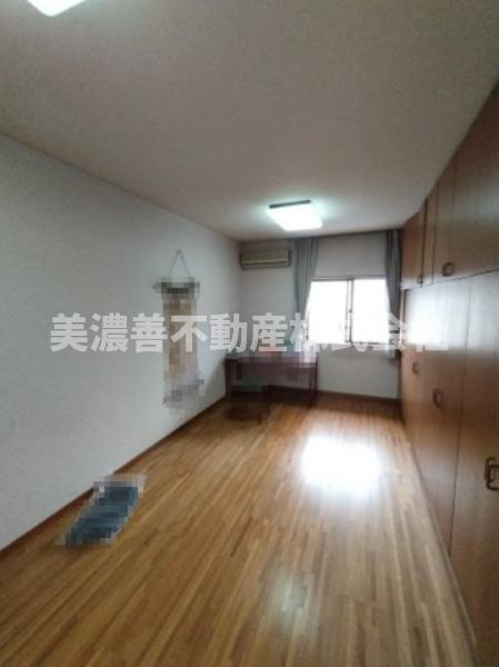 ６６０８２　岐阜市津島町中古戸建ての洋室|2階