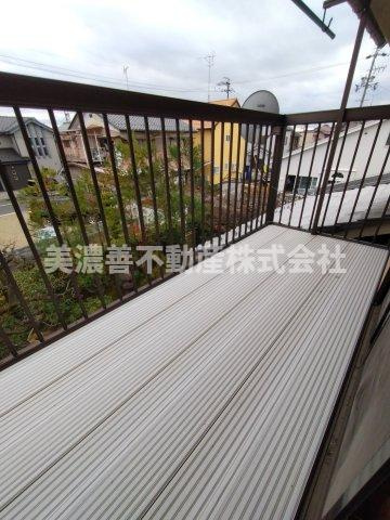 ６６０８２　岐阜市津島町中古戸建てのバルコニー