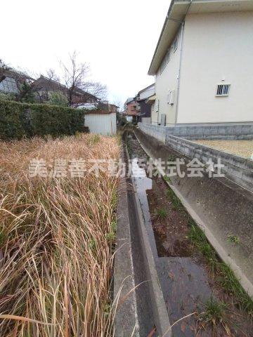 ６６０８２　岐阜市津島町中古戸建ての外観|南側　早田川があります