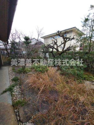 ６６０８２　岐阜市津島町中古戸建ての庭