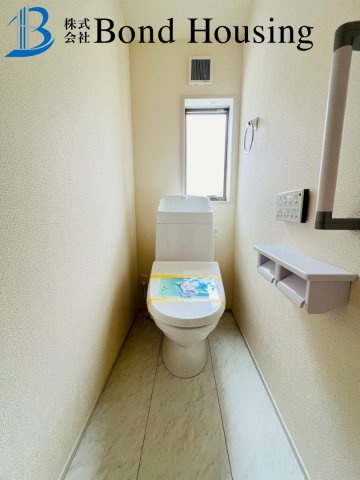 お車並列3台駐車可・WIC等収納豊富　魚住町金ケ崎　限定1棟のトイレ