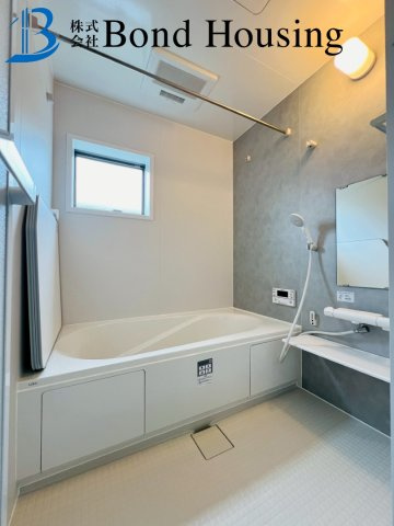 お車並列3台駐車可・WIC等収納豊富　魚住町金ケ崎　限定1棟の浴室