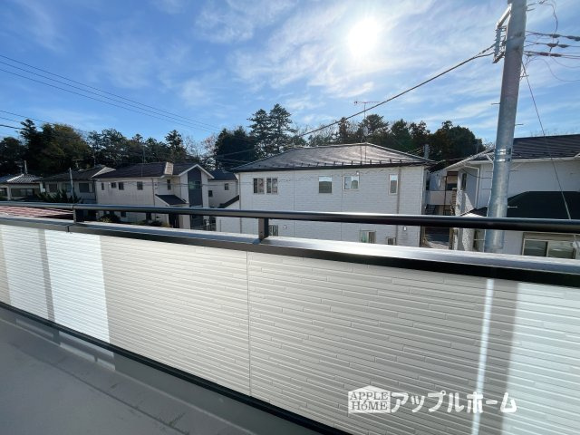 熊谷市妻沼　新築戸建　全4区画　のバルコニー|家族分の洗濯物もしっかり干せます。日当たりも良く、毎日のお洗濯が楽しくなりそう♪お布団は手軽に干せていつもポカポカに☆