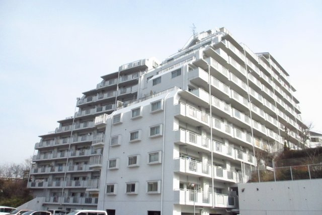 プリオーレ神戸山ノ手のエントランス