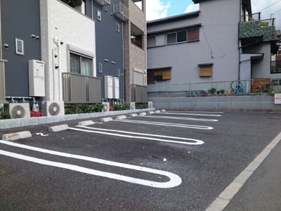 【駐車場】 | サニー・ヒル | 車をお持ちの方に嬉しい駐車場付きの物件です