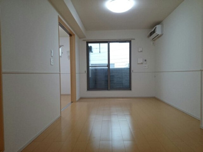 【居間・リビング】 | サニー・ヒル | ゆったりとした居間です