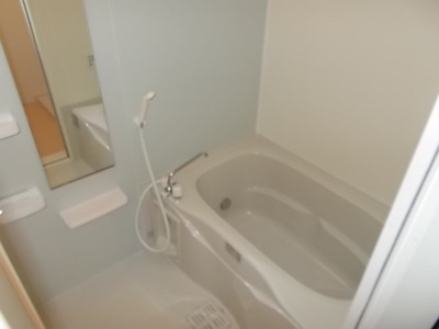 【浴室】 | サニー・ヒル | ゆったり過ごせるお風呂です