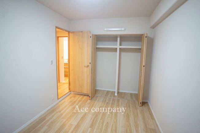 【寝室】 | シャトー第3八戸の里 | 【洋室6帖】クローゼット完備♪エアコン先行配管済みです☆