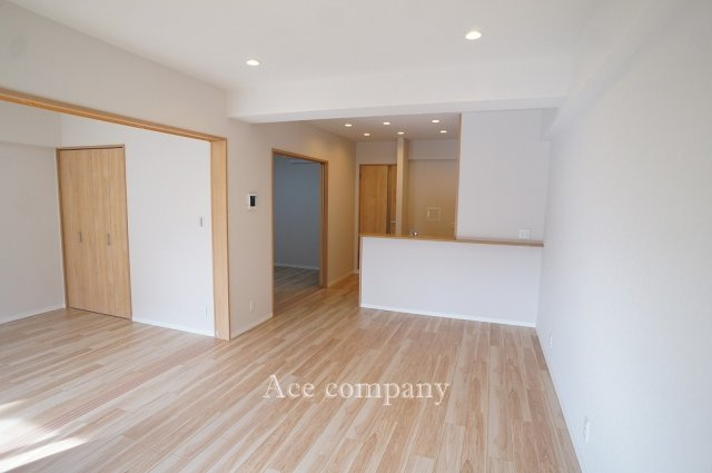 【居間・リビング】 | シャトー第3八戸の里 | 【LDK：約14.8帖】クロス貼替え、床材張替え、水廻り設備一新、建具新調、ハウスクリーニング済みです☆