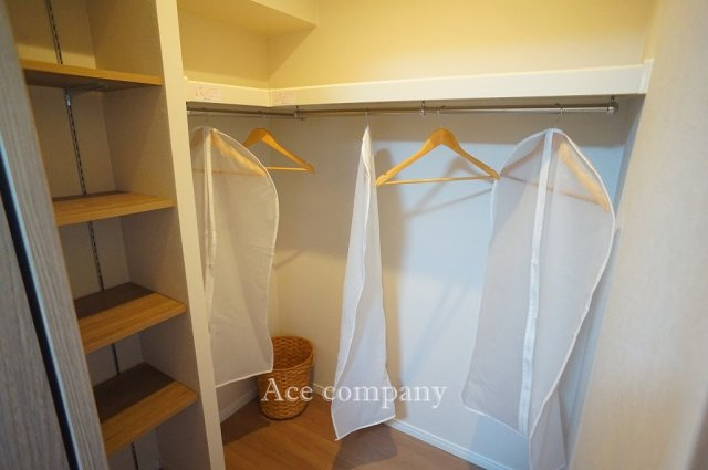 【収納】 | 住吉ニューライフ | リビングのファミリークローゼット内です♪