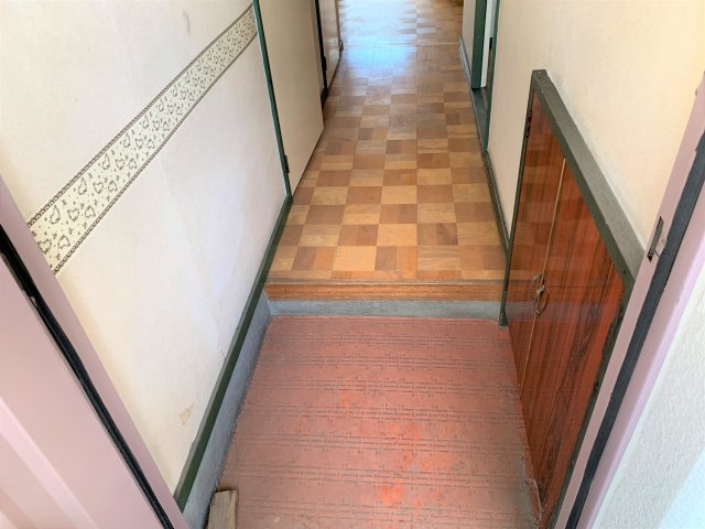 昭和ハイツ三千鶴の玄関|収納もある玄関です