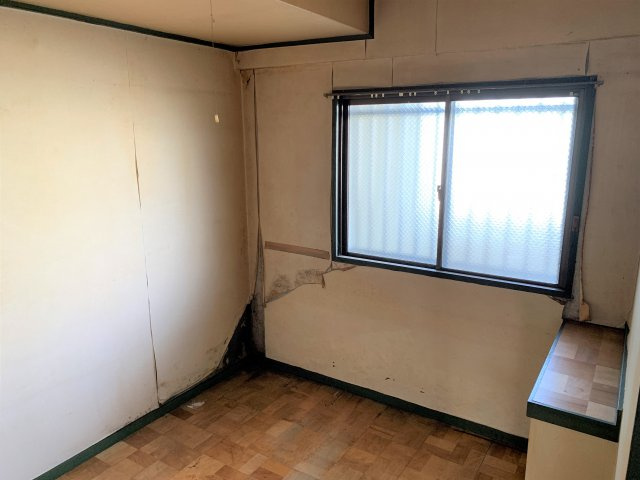 昭和ハイツ三千鶴の洋室|ゆったり過ごせる居間です