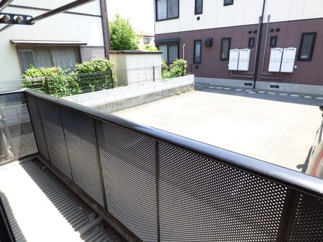 クレセントCのバルコニー|外からの目が気にならないバルコニーで洗濯物が干せます