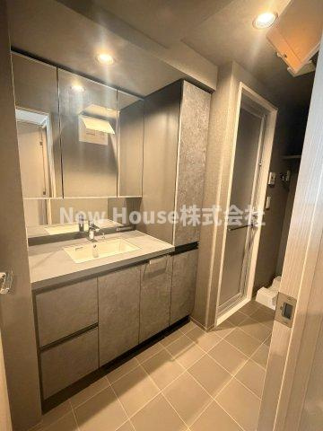 Alivis十条の洗面所