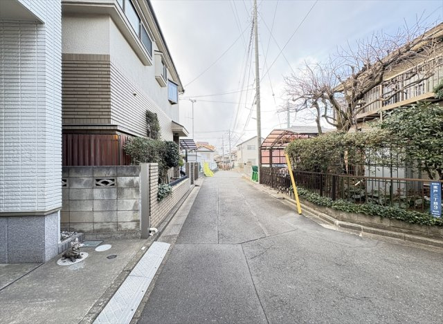 【前面道路含む現地写真】 | 朝霞市宮戸2丁目　建築条件なし売地　全1区画　(志木本店) | 前面道路の様子