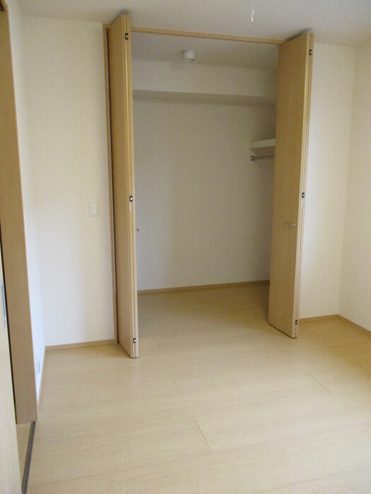 ムーンファクシの収納|洋室ウォークインクローゼットです。