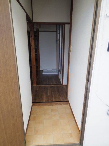 明るい色調の室内です