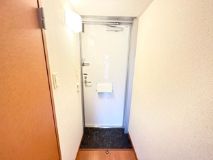 収納もある玄関です