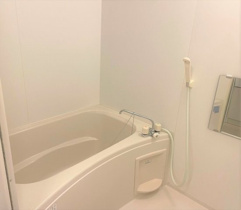 コンパクトで使いやすいお風呂です