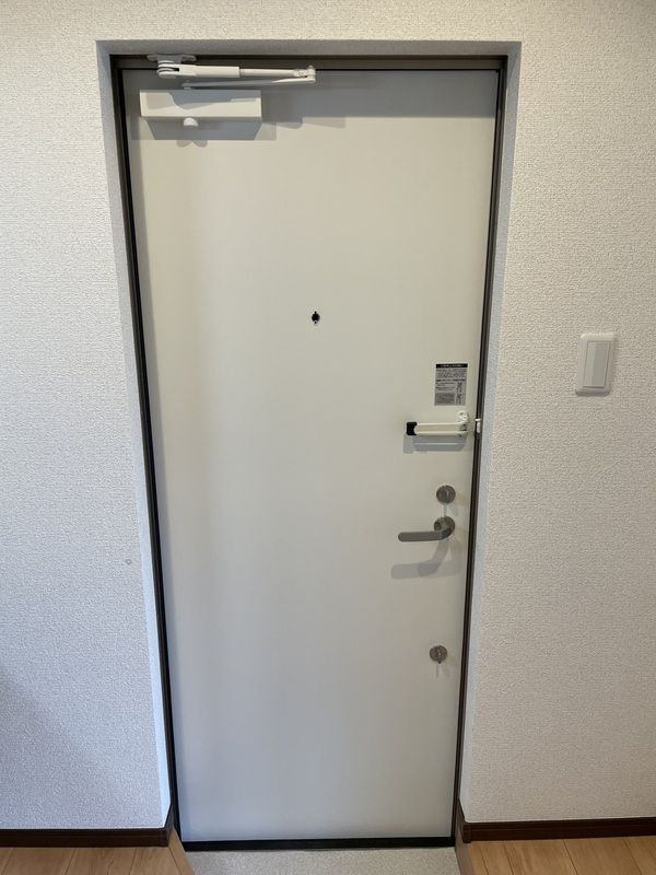 ウィスタリア春日部の玄関