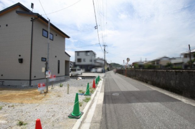 南万々　新築戸建　A号地（全4区画）の前面道路含む現地写真