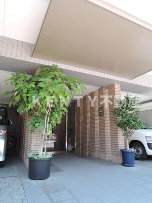 【エントランス】 | ドゥメヌエット | 落ち着いたエントランスです