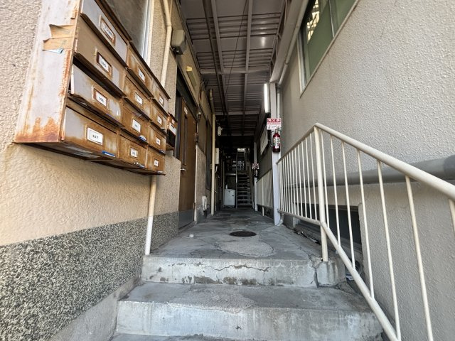 エルパラッツォ篠原(藤野荘)のエントランス