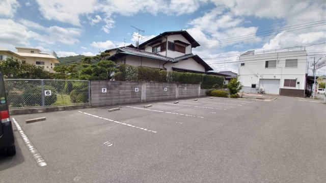 グリーンライフ一宮の駐車場