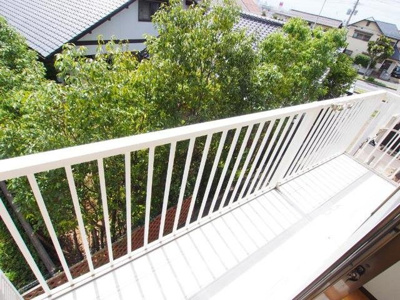 【バルコニー】 | エルシャルマン | バルコニーからの眺めを楽しみながら食事をしませんか