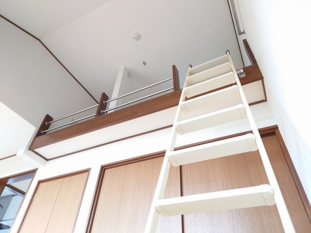 明るい色調の室内です