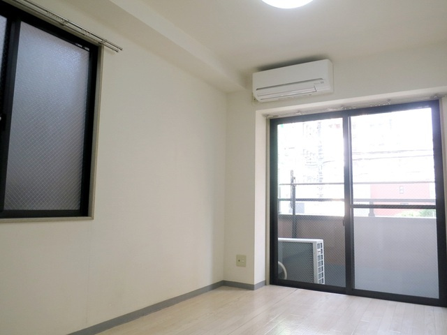 グレースリセの居間・リビング|二面採光の明るいお部屋です(＊^^)ｖ