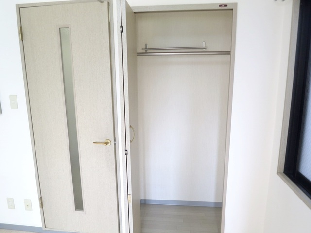 グレースリセの収納|洋服など収納できます♪お部屋の整理整頓に役立ちますね!