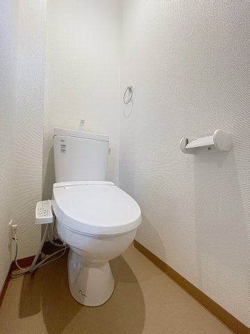 ウィンドベル平野本町のトイレ|温水洗浄便座付きのトイレです