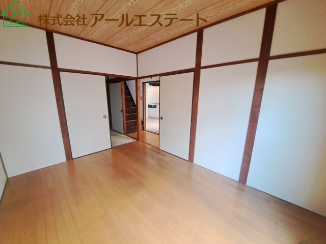 加古川市野口町北野　　中古戸建の洋室