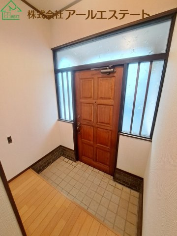 加古川市野口町北野　　中古戸建の玄関