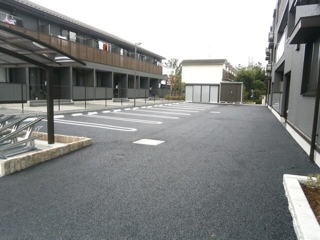 レジデンス新宿の駐車場