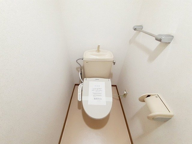 【トイレ】 | サンハイム | 落ち着いた色調のトイレです