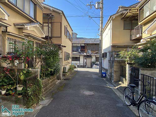 岡崎西天王町 中古戸建の前面道路含む現地写真