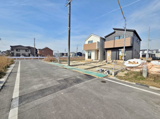 【前面道路含む現地写真】