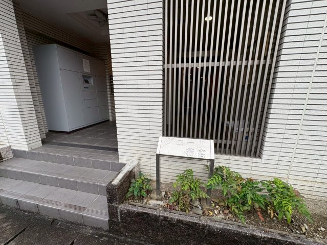 グローリ若宮のエントランス
