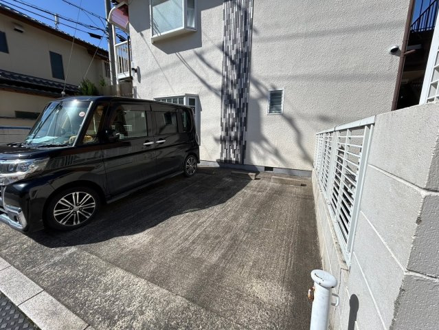 フルールの駐車場