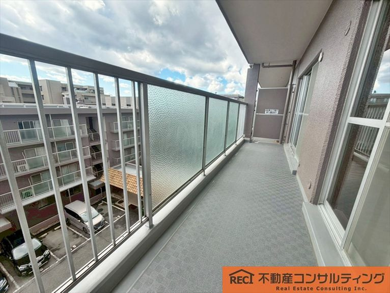 甲子園口ビューハイツ一号棟（北棟）のバルコニー