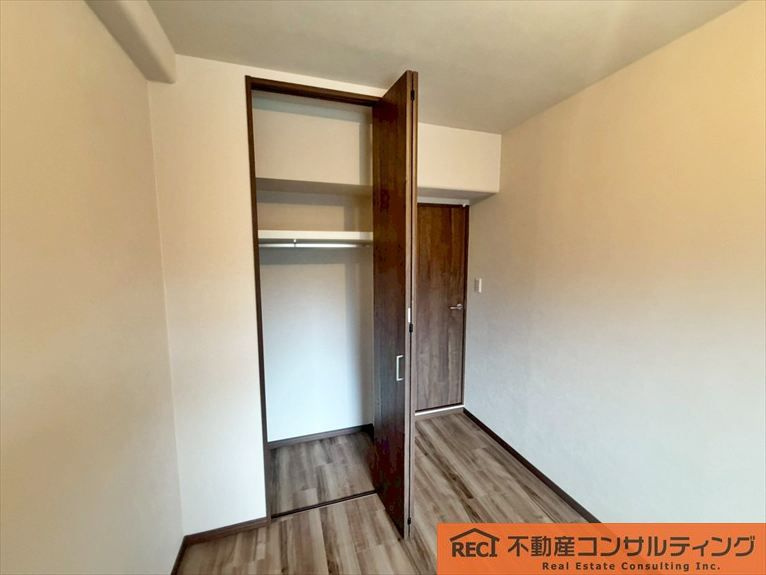 甲子園口ビューハイツ一号棟（北棟）の玄関