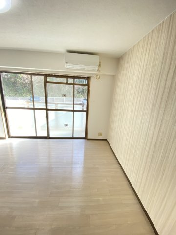 グリーンプラザ糸米の洋室|設備としてエアコン1台設置