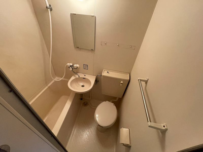 【トイレ】 | アドミラルマンション | 落ち着いた色調のトイレです
