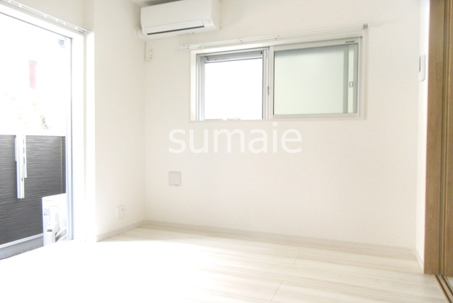 カルムプレイス東小岩の居間・リビング|２面採光のお部屋です。