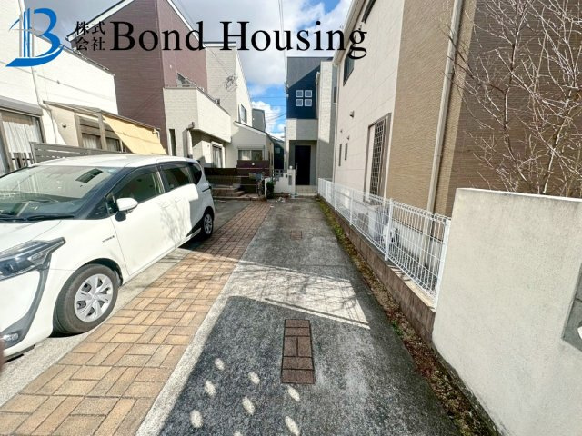 LDK床暖房付き　リフォ済み　魚住町清水　良質戸建の駐車場