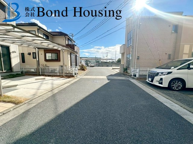 LDK床暖房付き　リフォ済み　魚住町清水　良質戸建の前面道路含む現地写真