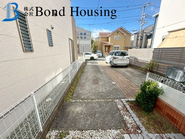 LDK床暖房付き　リフォ済み　魚住町清水　良質戸建の駐車場
